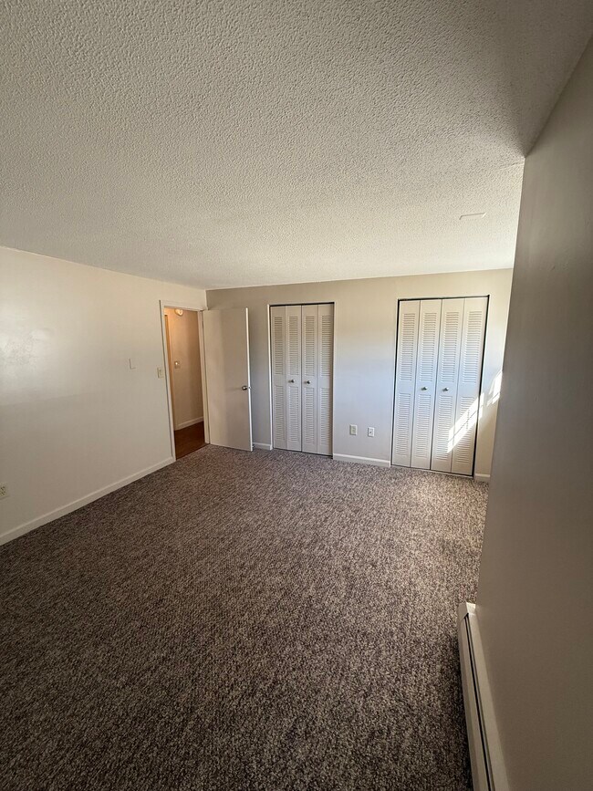 131 English Village Rd unit 202, Manchester, NH 03102 - photo 3