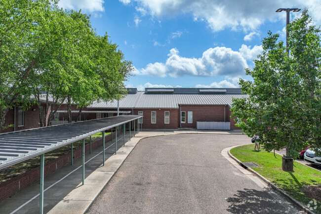Stonebridge Elementary School is a public school in Rankin County.