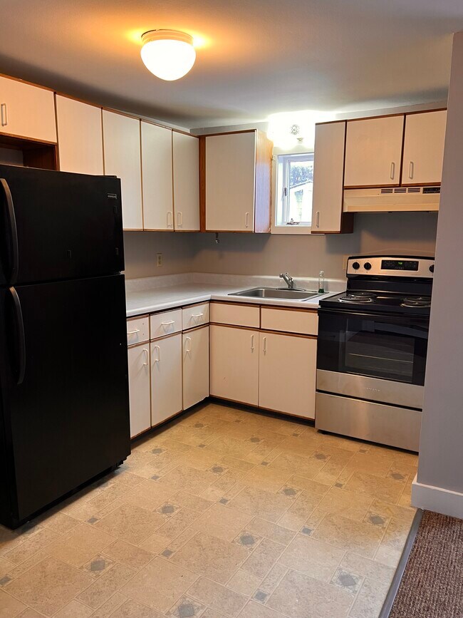 59 Summer St unit 3, Lancaster, NH 03584 - photo 5