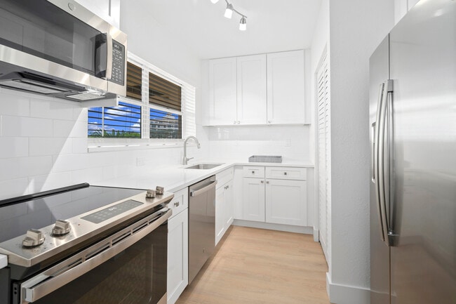 The Palm Beach Resort & Beach Club, Palm Beach, FL 33480 - photo 2