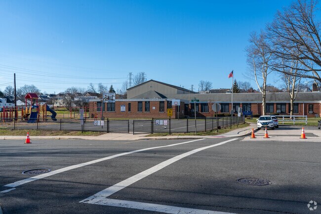 The students that attend The Roosevelt Elementary School are in grades K-5.