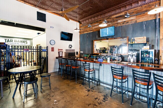 Tar Banks Brewing feature 10 local, domestic, and exclusive craft brews.