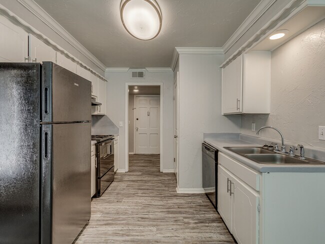 Esplanade By The Lake, Oklahoma City, OK 73132 - photo 4