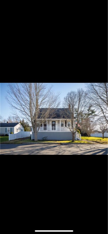 38 Collins St unit A, Bristol, RI 02809 - photo 1