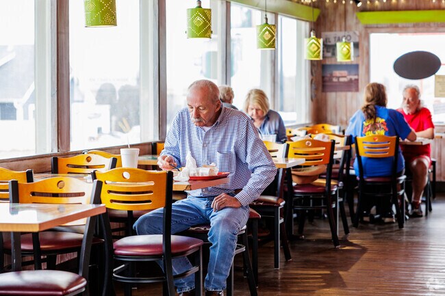 Tacos are on order at Mexican Villa's El Taco just outside Doling.