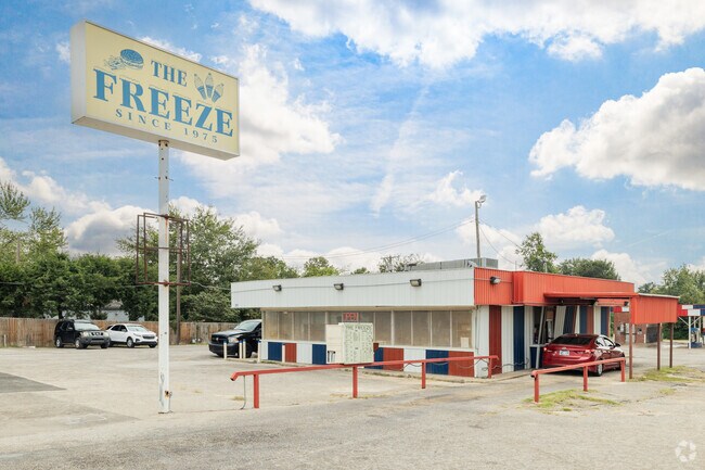 The Freeze is a local favorite for drive through dining in Walt Whitman Neighborhood.