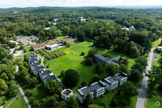 Students at Bard College engage in lectures, concerts, exhibitions, and cultural activities in the Hudson River Valley and nearby New York City.
