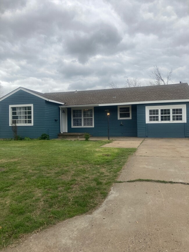 1401 Hite Blvd, Enid, OK 73703 - photo 2