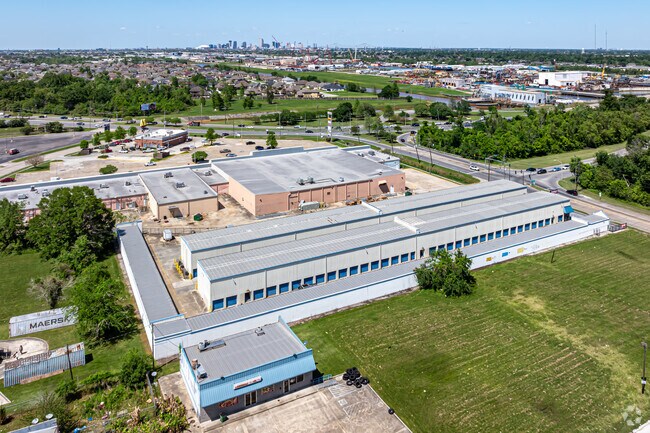 Woodmere rest just minutes from downtown New Orleans.