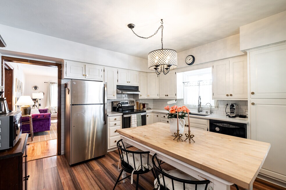 535 W Montclaire Ave, Milwaukee, WI 53217 - photo 1