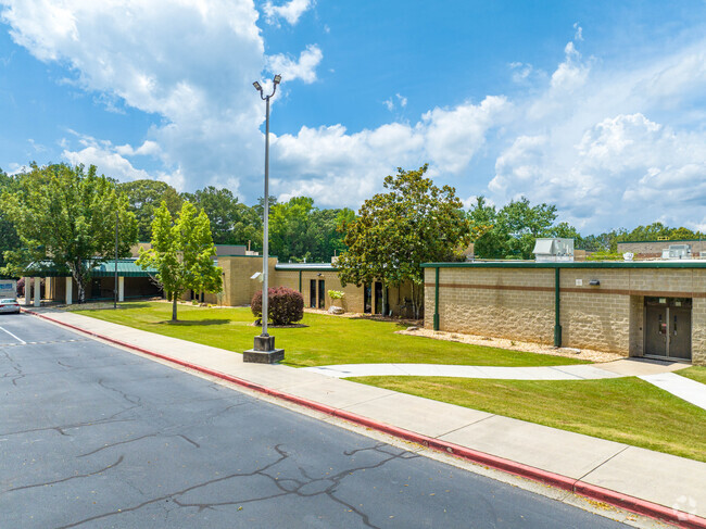 Huddleston Elementary School, Rankings & Reviews - Homes.com