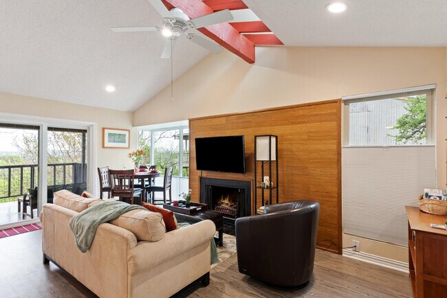 1200 Hollow Creek Dr unit ID1054229P, Austin, TX 78704 - photo 2