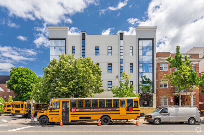 Mesivta Imrei Yosef Spinka has dozens of effective teachers & staff.