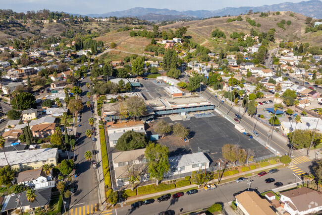 El Sereno Elementary School offers a CA State Preschool Program.