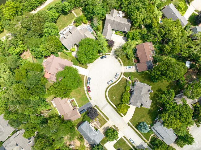 Quiet cul-de-sacs in the Scioto Trace neighborhood are surrounded by mature trees.