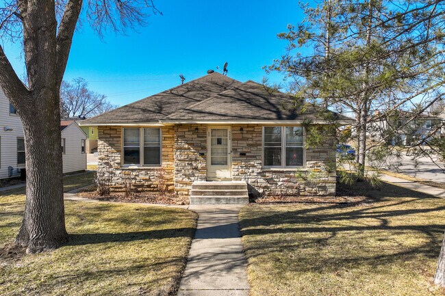 There are plenty of affordable brick houses in the housing market of Armatage.