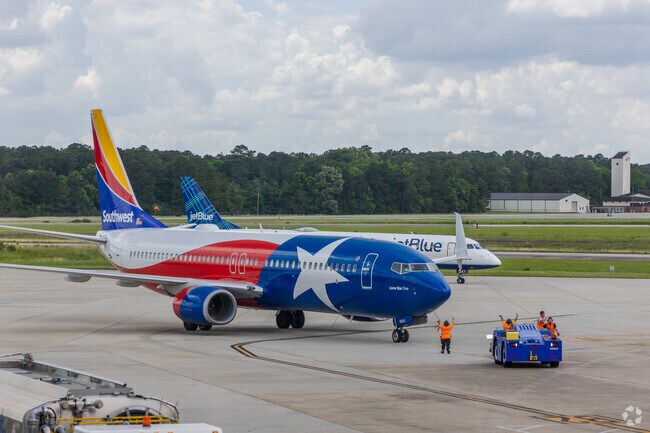 Charleston International Airport in North Charleston is a short commute from Park Circle.