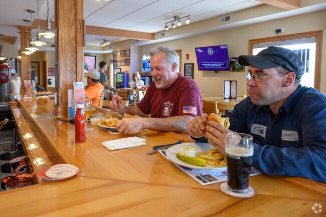 Parkview House Restaurant is a casual lunch and happy hour spot in Shawangunk.
