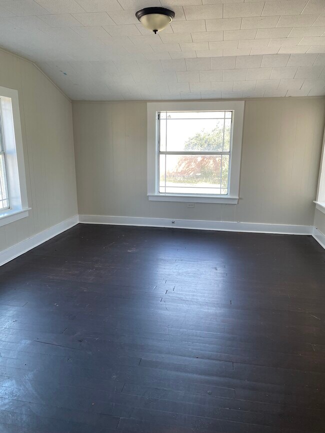 428 S Texas Ave unit 11, Mercedes, TX 78570 - photo 3