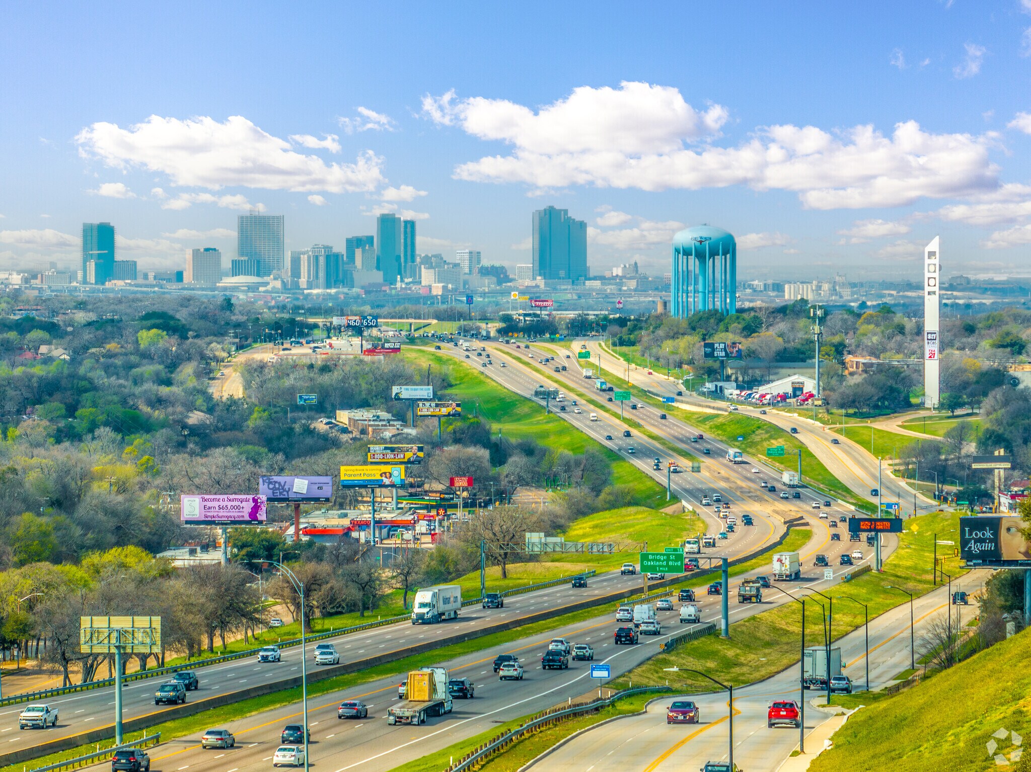 Woodhaven sits just a few mins from Downtown Fortworth right off I-30.