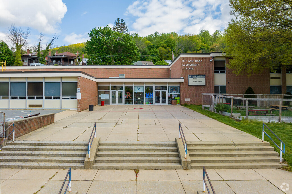 Entrance to the 16th and Haak Elementary School.