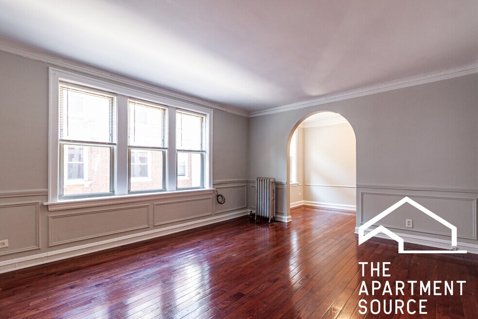 542 W Surf St unit S2, Chicago, IL 60657 - photo 1