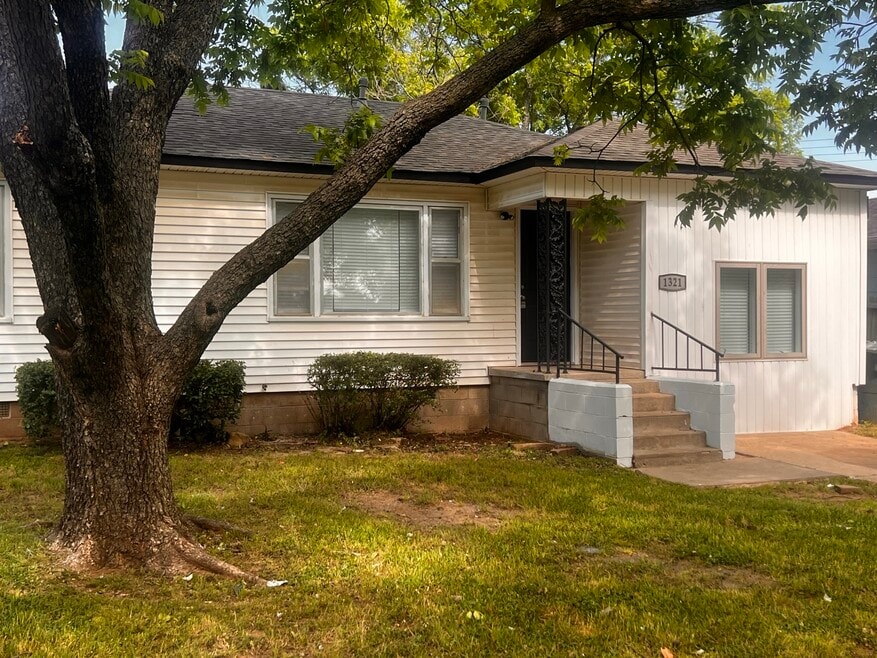 1321 N 2nd Ave, Durant, OK 74701 - photo 1