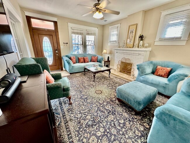 Living Room w/ Smart TV & electric fireplace