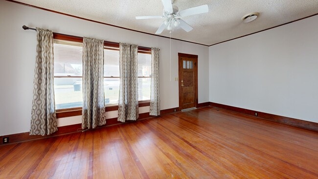 310 W Avenue A, Copperas Cove, TX 76522 - photo 2