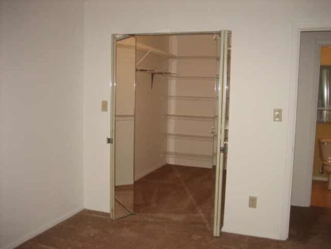 Twin Oaks unit 319, Joliet, IL 60431 - photo 5