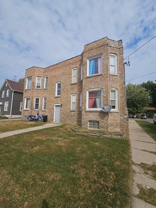2002 57th St Unit . 4, Kenosha, WI 53140