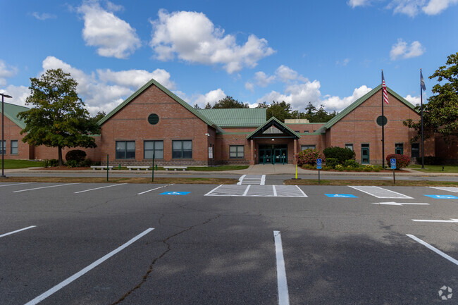 Hills Garrsion Elementary School in the town of Hudson, NH serves grades K-5.