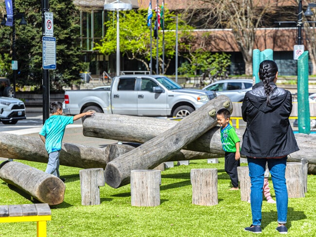 Downtown Auburn has a park and other amenities within a few blocks.