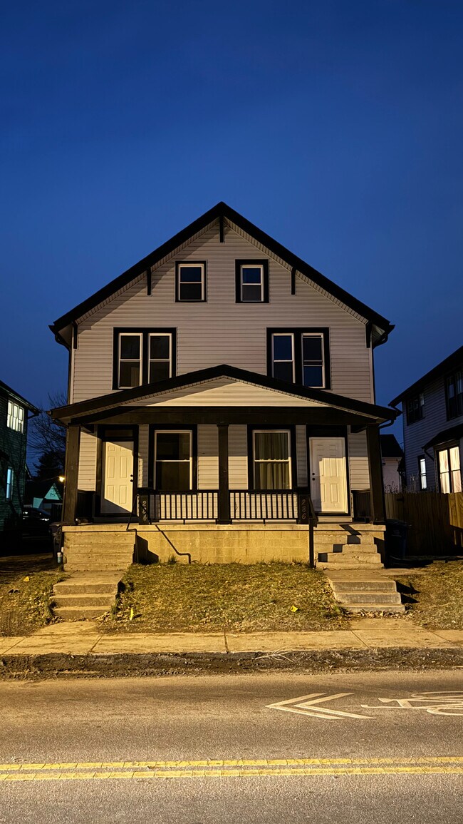 284 E Hudson St, Columbus, OH 43202