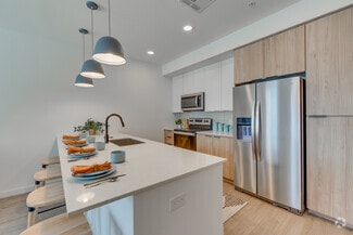 906 N Miller Rd, Tempe, AZ 85288