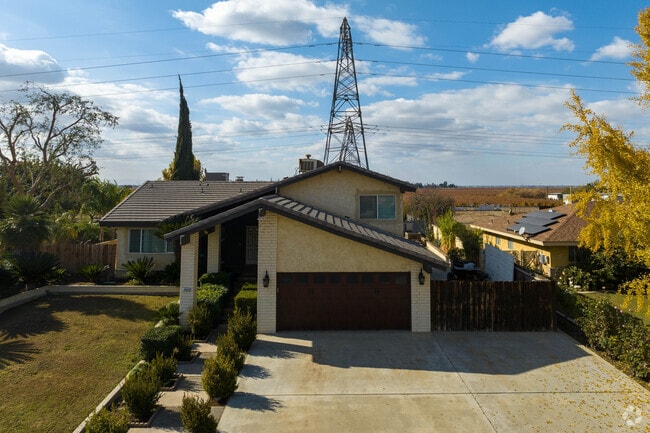 Lamont homes provide a rural feel with quiet surroundings.