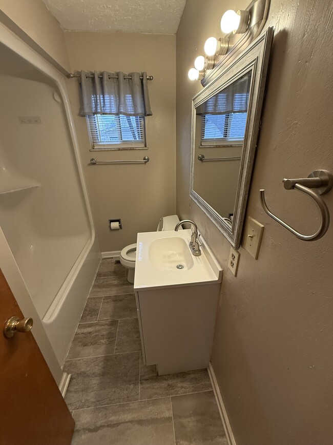 906 19th St, Vienna, WV 26105 - photo 4