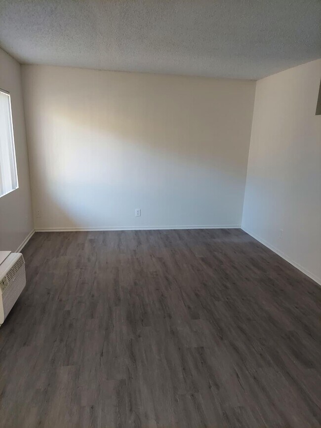 Etiwanda Villas, Reseda, CA 91335 - photo 2