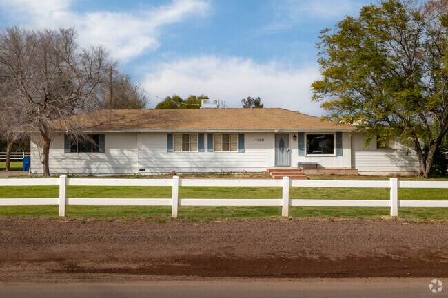 Homes in Lehi typically have large lawns, great to let the kids play.