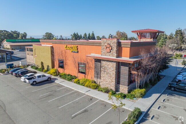 Newark's Lazy Dog is a relaxed, lodge-chic chain serving global comfort fare.