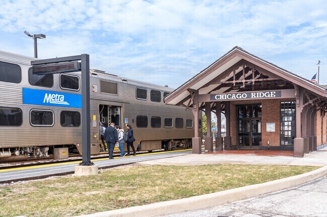Residents of Chicago Ridge have easy access to the Metra train.