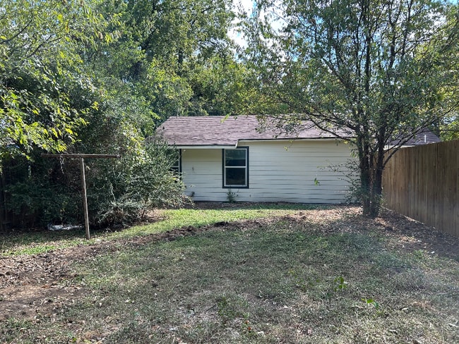 5607 Hiett Ct, Fort Worth, TX 76112 - photo 3