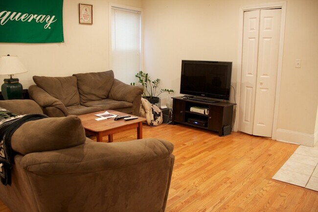 23 Aspinwall Ave unit 2, Brookline, MA 02446 - photo 4