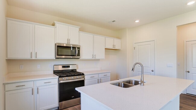 740 Faulkner Dr, Lithopolis, OH 43136 - photo 6