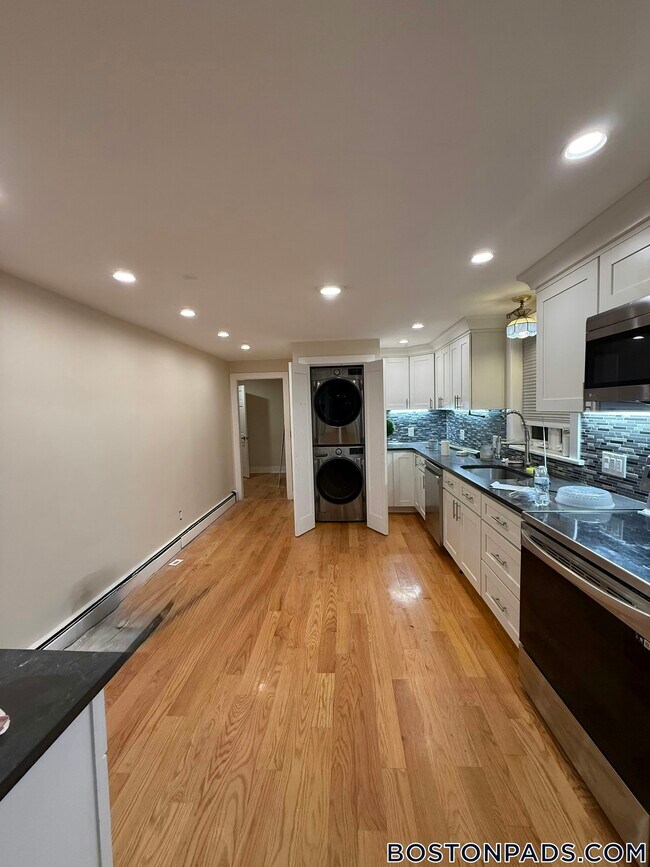 2 Buckingham St, Hyde Park, MA 02136 - photo 5