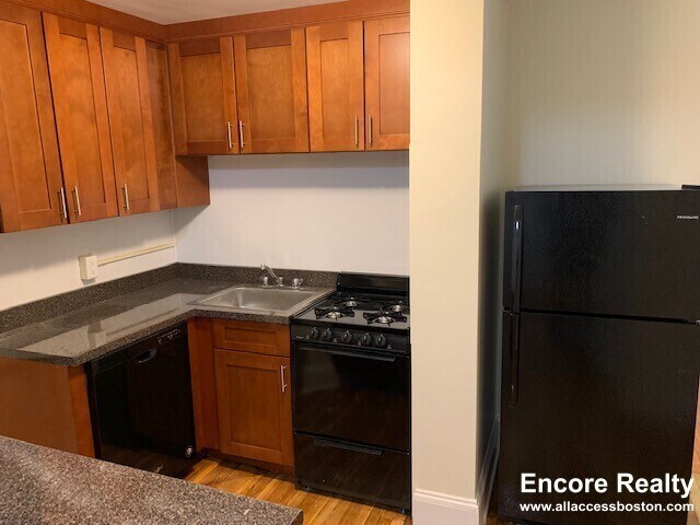 1788 Beacon St unit 8C, Brookline, MA 02445 - photo 3
