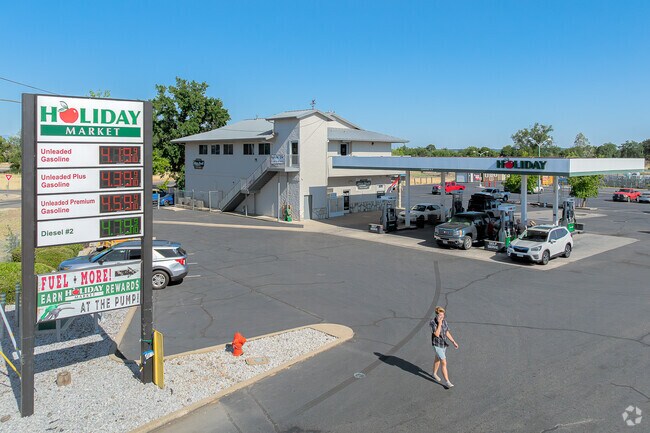 Holiday Market in Cottonwood has a few eateries and shopping outlets and is central to the city.