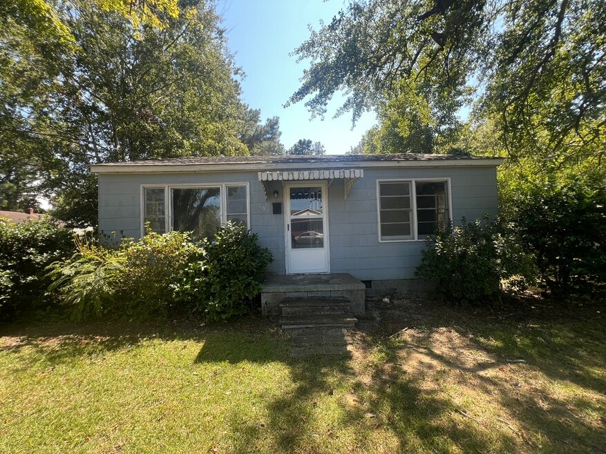 609 Jackson Ln, Kinston, NC 28501 - photo 1