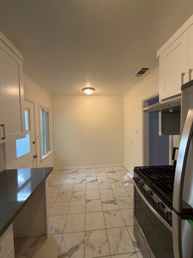 143 N Maple St unit 143.5, Burbank, CA 91505 - photo 6