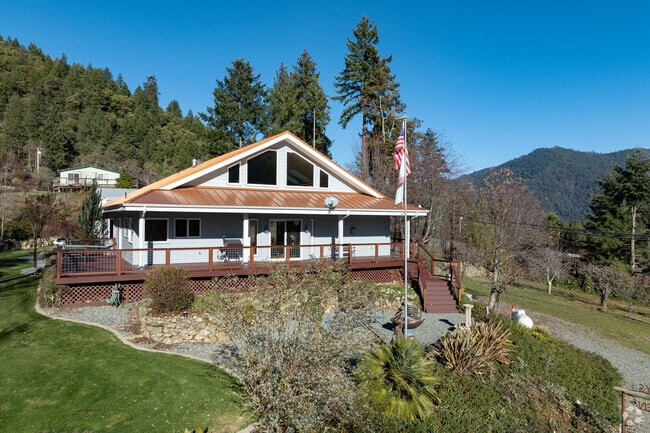 Various home styles stagger the hills around Willow Creek.